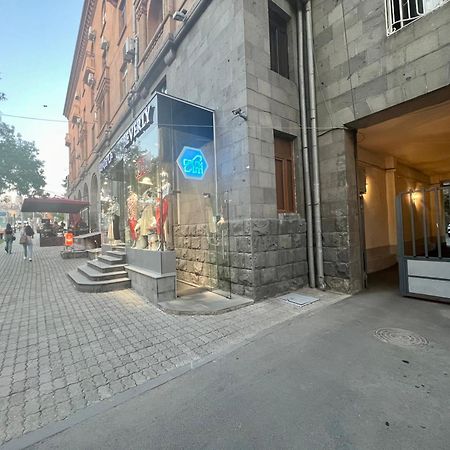 Galaxy Inn Luxury Hostel In Center Erywań Zewnętrze zdjęcie