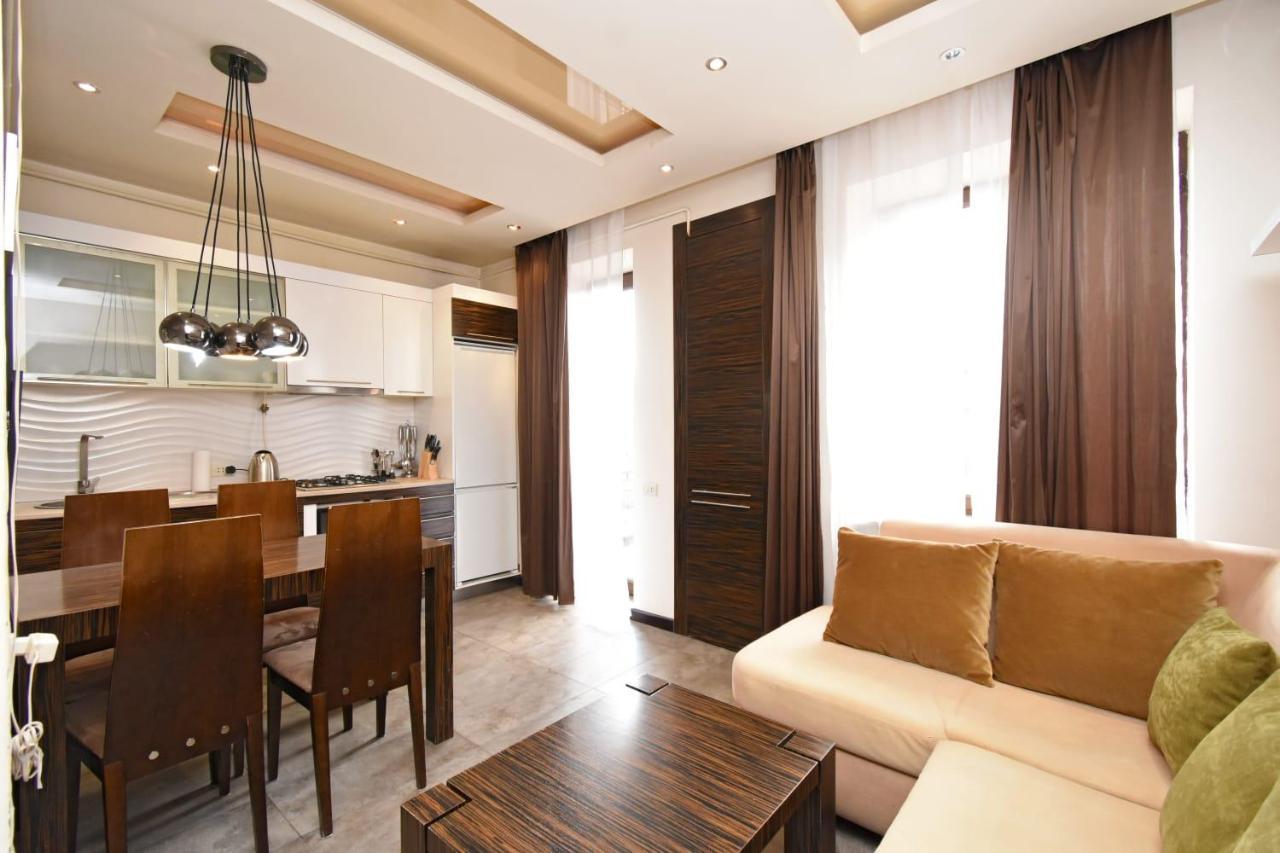 Galaxy Inn Luxury Hostel In Center Erywań Zewnętrze zdjęcie