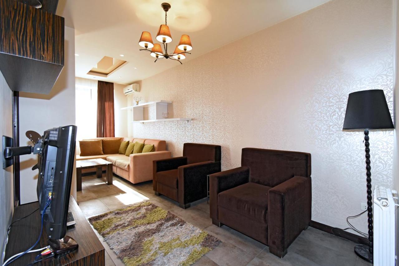 Galaxy Inn Luxury Hostel In Center Erywań Zewnętrze zdjęcie