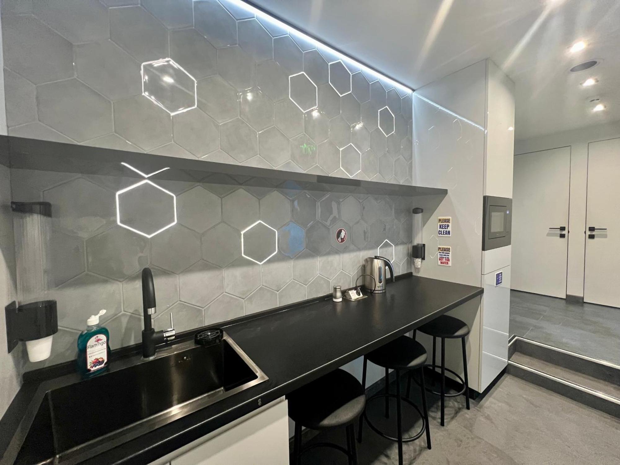 Galaxy Inn Luxury Hostel In Center Erywań Zewnętrze zdjęcie