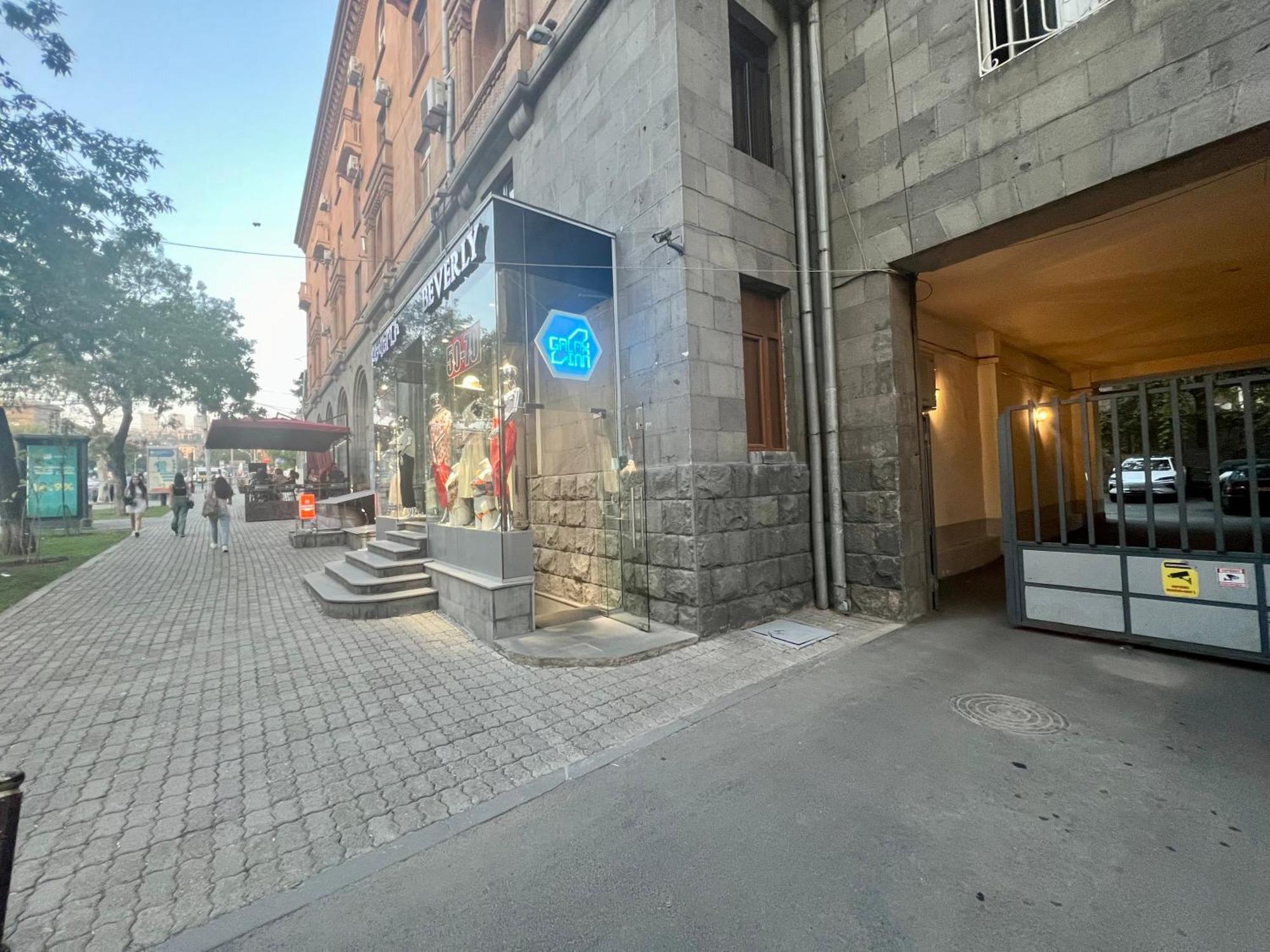 Galaxy Inn Luxury Hostel In Center Erywań Zewnętrze zdjęcie